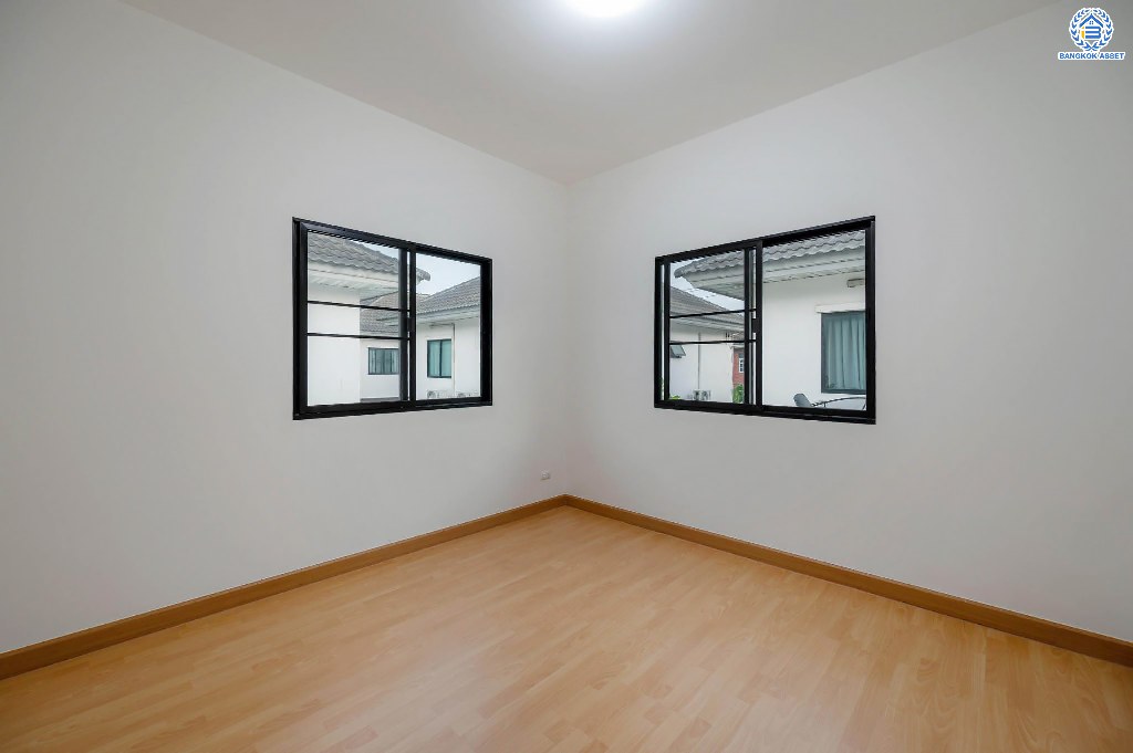 บ้านมือสองตกแต่งใหม่ โครงการ โมดิวิลล่า บางบัวทอง บ้านแฝดสไตล์โมเดิร์น เนื้อที่ 41.2 ตร.ว. ฟังก์ชัน 3 ห้องนอน 2 ห้องน้ำ จอดรถได้ 2 คัน พร้อมอยู่ บนทำเลติดถนนกาญจนาภิเษก ใกล้เซ็นทรัลเวสต์เกต และรถไฟฟ้าสถานี "คลองบางไผ่"...